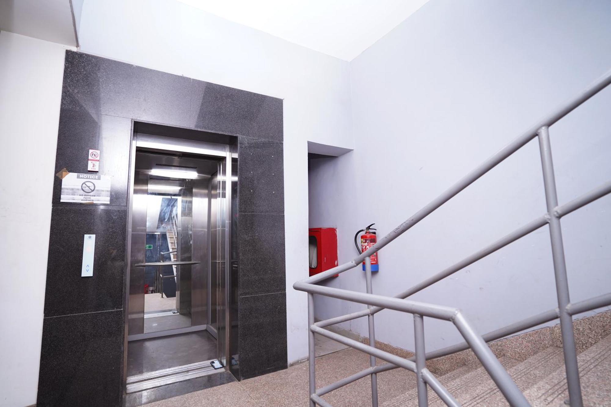 Hotel Mira Residency- Outer Ring Road, Paschim Vihar Delhi Kültér fotó
