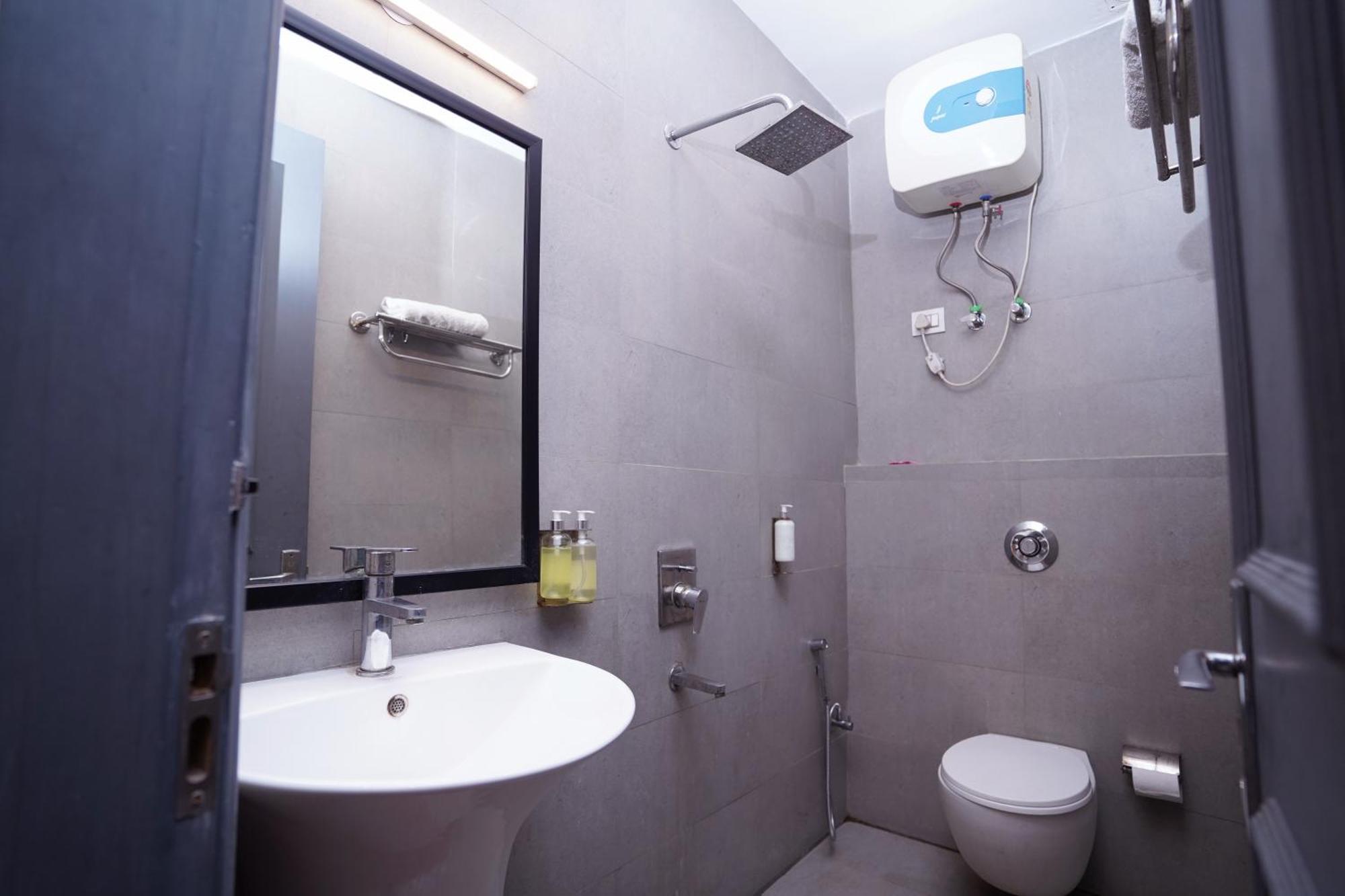 Hotel Mira Residency- Outer Ring Road, Paschim Vihar Delhi Kültér fotó
