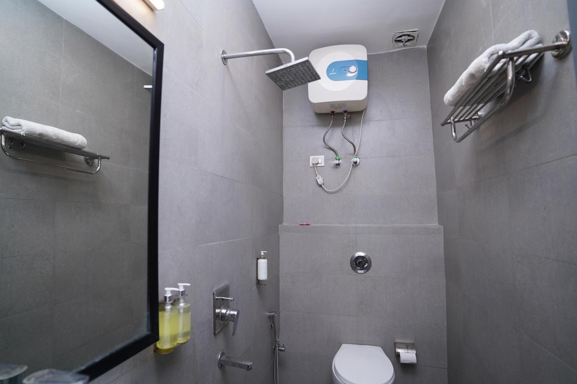 Hotel Mira Residency- Outer Ring Road, Paschim Vihar Delhi Kültér fotó