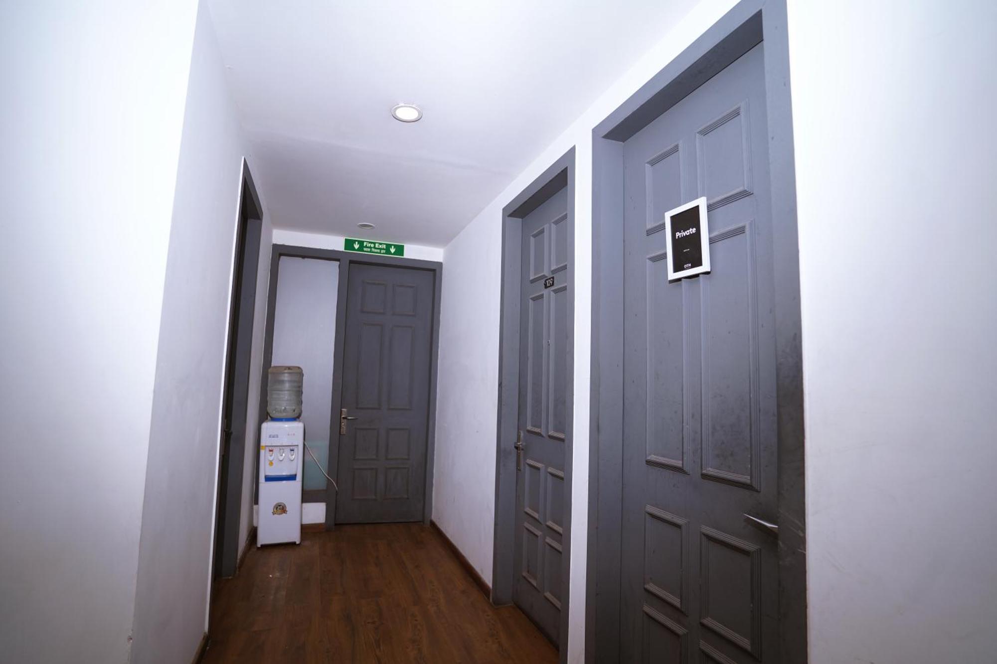 Hotel Mira Residency- Outer Ring Road, Paschim Vihar Delhi Kültér fotó