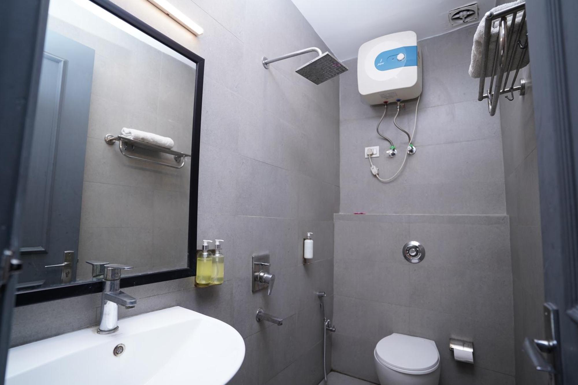 Hotel Mira Residency- Outer Ring Road, Paschim Vihar Delhi Kültér fotó