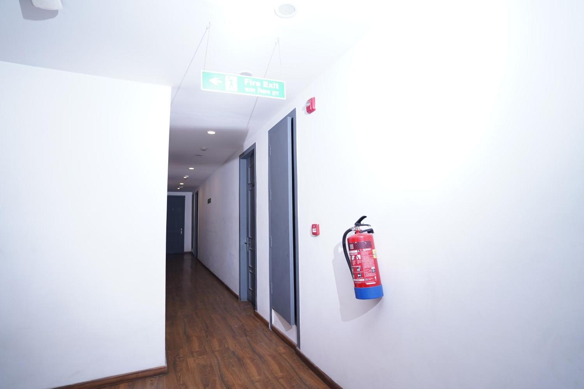 Hotel Mira Residency- Outer Ring Road, Paschim Vihar Delhi Kültér fotó
