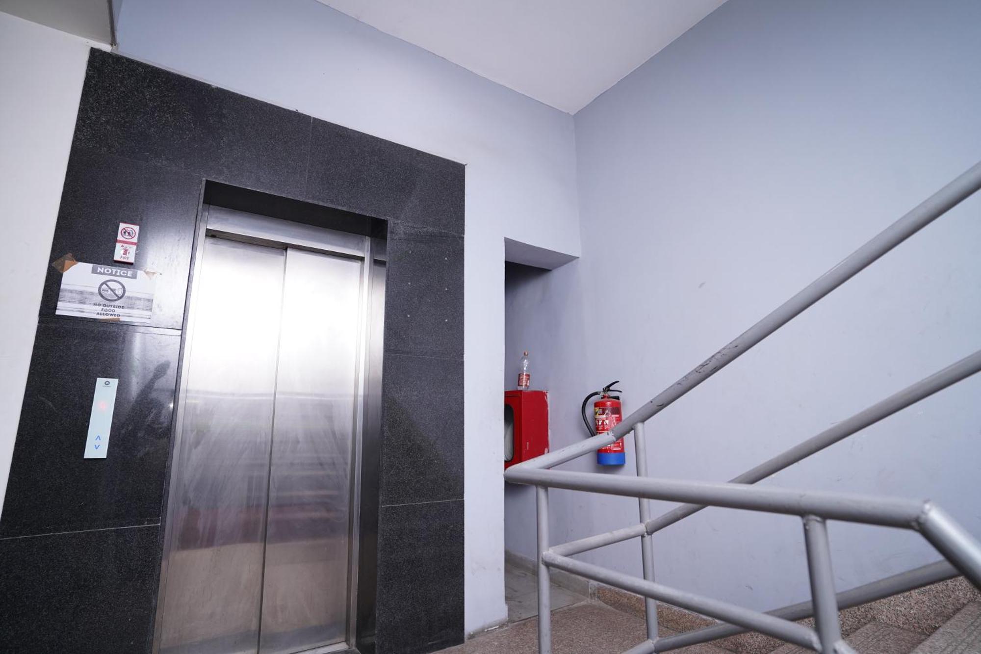 Hotel Mira Residency- Outer Ring Road, Paschim Vihar Delhi Kültér fotó